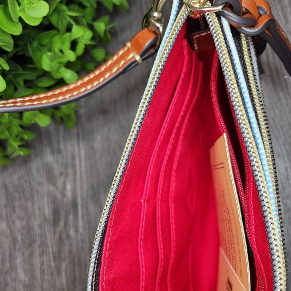 Dooney & Bourke pouchette - Picture 8 of 8